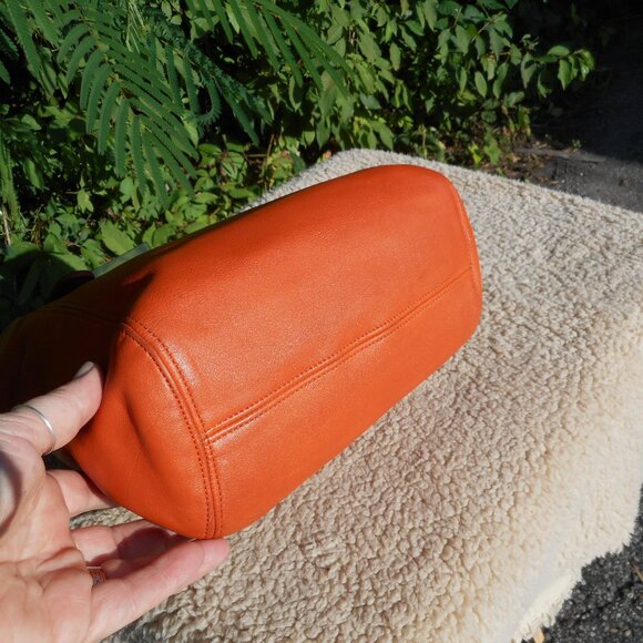 SOLD**Vintage Coach GUC SOHO Buckle Bag 4157, in Tangerine from 1997 - Picture 5 of 12